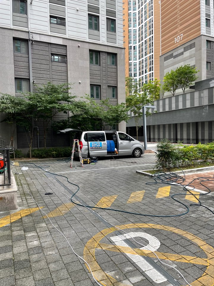 양산 물금 아파트 현장 고압세척 차량과 호스